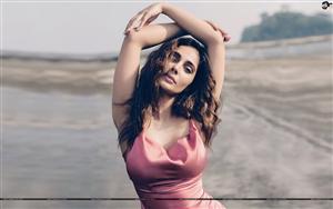 Engaging Alankrita Sahai looks pretty in peach